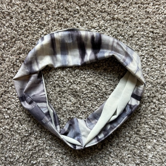COPY - *FREE with purchase* 
Gray and White tie dye Patterned Headband - Picture 3 of 3